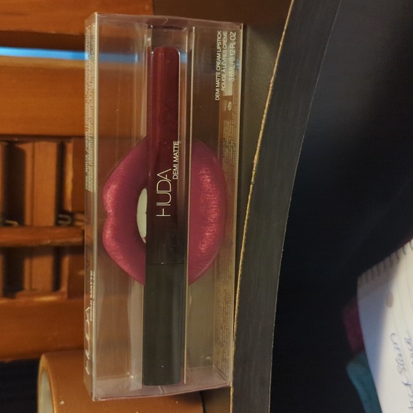 Huda Beauty Demi Matte Cream Lipstick Stain Bawse Bold Wine Color NEW NIB NICE - Picture 3 of 8